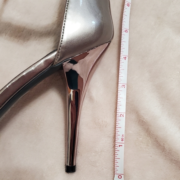 Like NEW Pewter High Shine Metal Accent Heels Sz 9.5 Worn Once - Picture 8 of 9